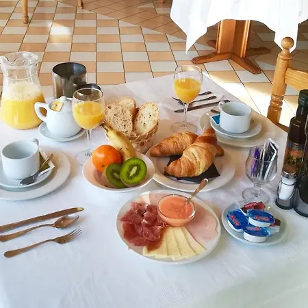 Mariana Hotel *
